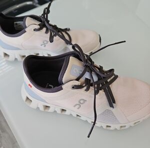 On Running Women's Sneakers in Cream and Black